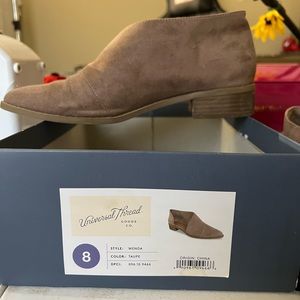 Universal thread Bootie